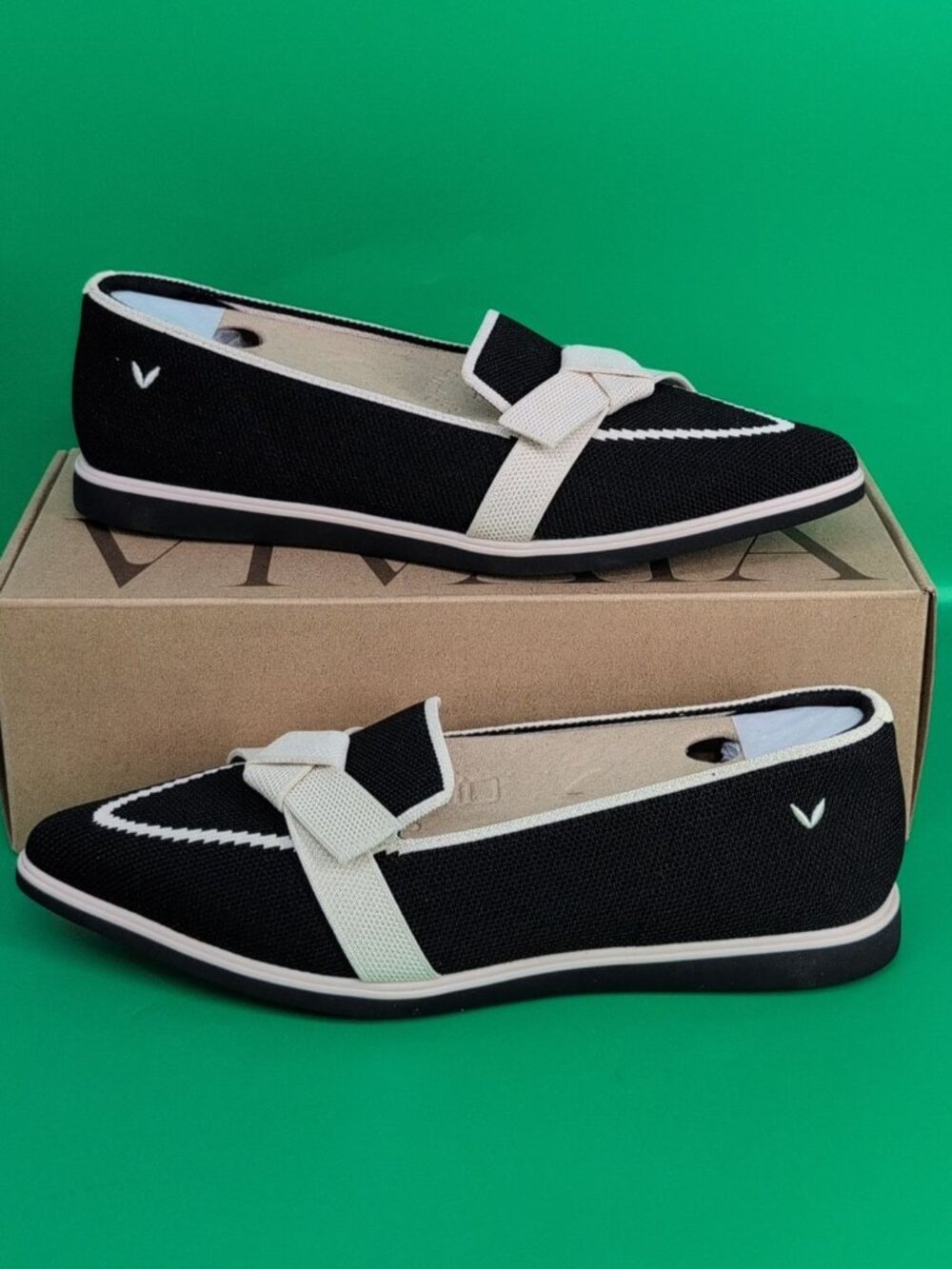 VIVAIA Valentina Water Repellent Pointed Toe Womens Bow Loafers US 9 Black Ivory
